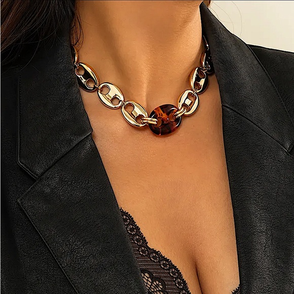 Gold Mariner Pignose Coffee Bean Exaggerated Statement Necklace - Picture 6 of 13